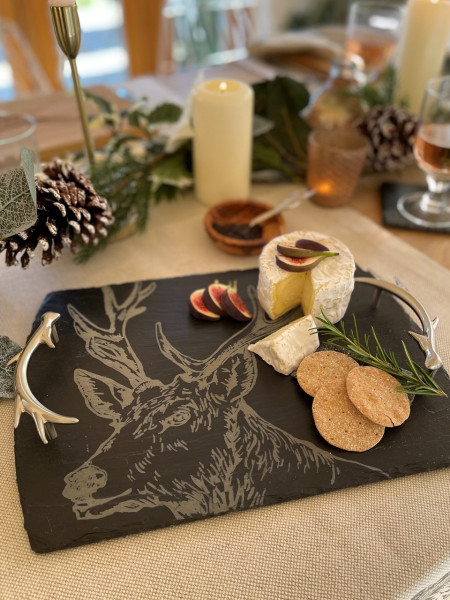 Hirsch | Serviertablett aus Schiefer, medium | weihnachtlich dekoriert