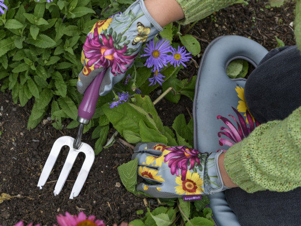 Grabegabel aus der Sommeraster Präsentbox | mit Handschuhen und Kniekissen