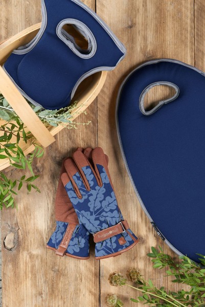 Garten-Set Blau, mit Handschuhe Oka Leaf Blau und dem blauen Kniekissen