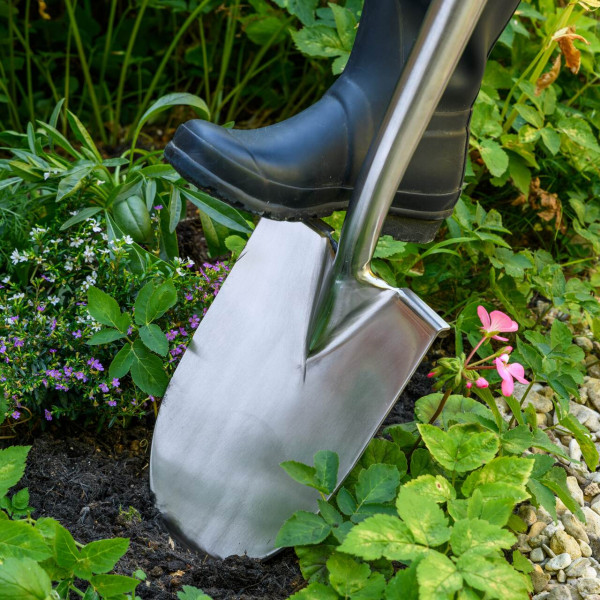 Kanten. Grabespaten |an der oberen Kante abgerundet