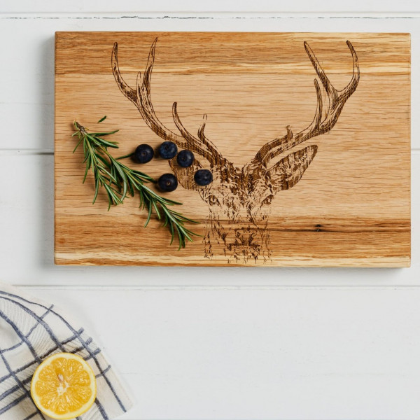 Servierbrett aus Eiche mit Motiv Hirschprinz