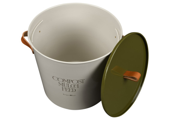 Kompostbehälter geöffnet