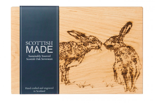 Servier- und Schneidebrett 'Busselnde Hasen' | von Scottish Made