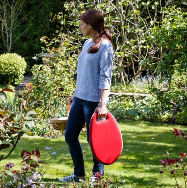 Rotes Kniekissen, von Burgon & Ball