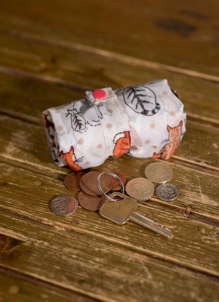 Roll-up Bag Cats in Waiting von Ulster Weavers