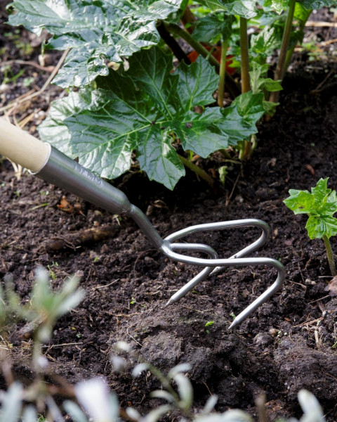 Gartengrubber / Gartenkralle mit langem Stiel