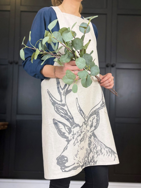 Schürze Hirsch | Leinen 50/50 | The Linen Table, Selbrae House