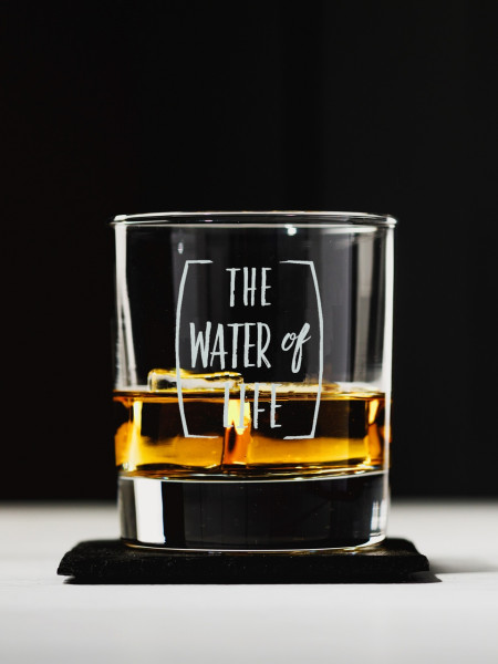 Water of Life | Tumbler-Glas mit Schieferuntersetzer