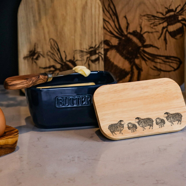 Blaue Keramik-Butterdose mit Deckel aus Eichenholz | Motiv Schafe