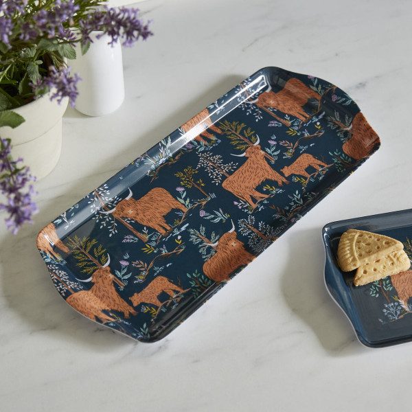 Schmal, aber lang: Serviertablett Connie the 'Highland' Cow | von Ulster Weavers